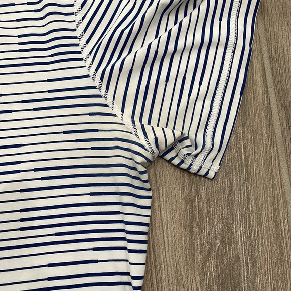 Lululemon Men’s Tee - Picture 2 of 5